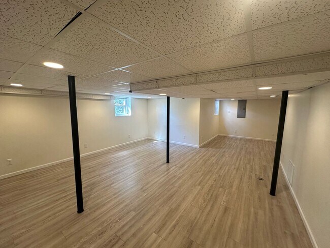 Foto del edificio - 4 Bedroom 2 Bath House