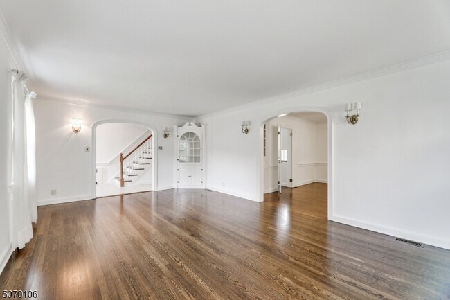 Building Photo - 40 Elmwood Pl