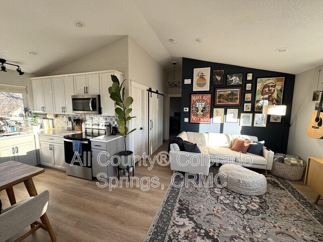 Foto del edificio - 824 S Logan Ave