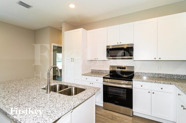 Building Photo - 525 Garbelmann St