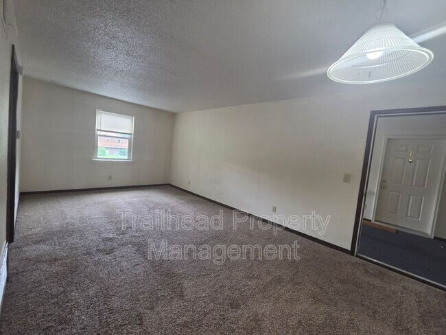 Building Photo - 1302 T C Rd