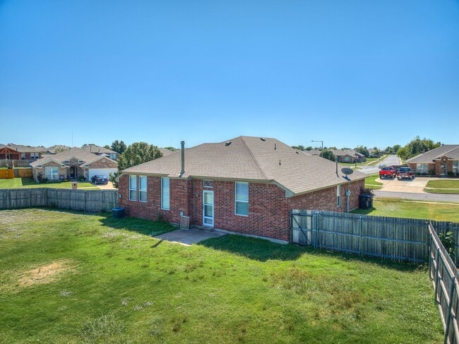Building Photo - Updated home in Edmond + 3 bed + 2 bath + Edmond Schools