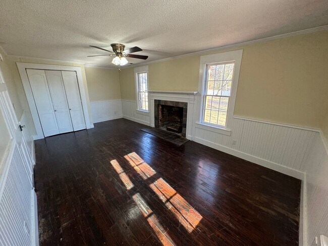 Foto del edificio - West Iredell Area - 4BR / 3BA + Carport