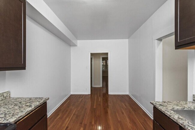 Foto del edificio - 1 bedroom in Chicago IL 60625