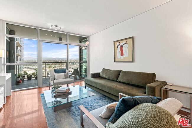 Building Photo - 13650 Marina Pointe Dr