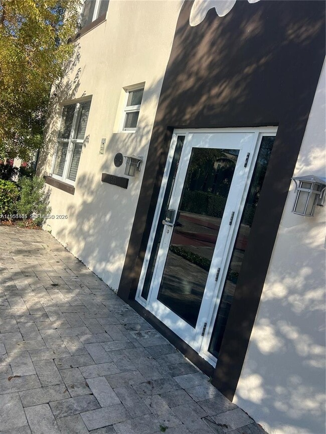 Building Photo - 1505 SE 2nd Ct