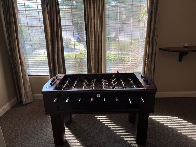 Foto del edificio - 3 Bedroom 2 Bathroom Condo in the Heart of Canyon Crest, Riverside!