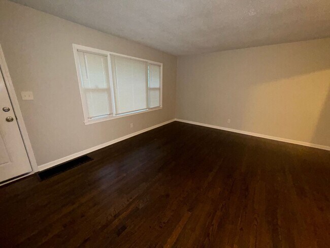 Foto del edificio - Adorable 4 Bedroom home in Raytown!