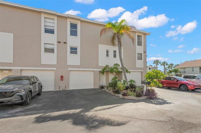 Foto del edificio - 255 Capri Cir N