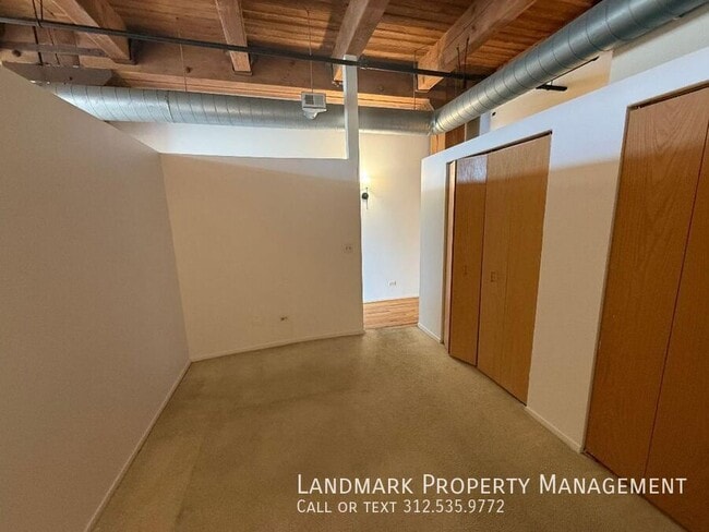 Building Photo - 1250 W Van Buren St