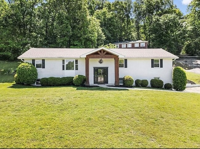 Building Photo - 3704 Hilldale Dr NE