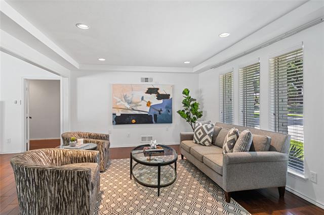 Foto del edificio - 6119 Preston Creek Dr