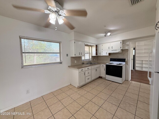 Foto del edificio - 7609 Tacony Dr