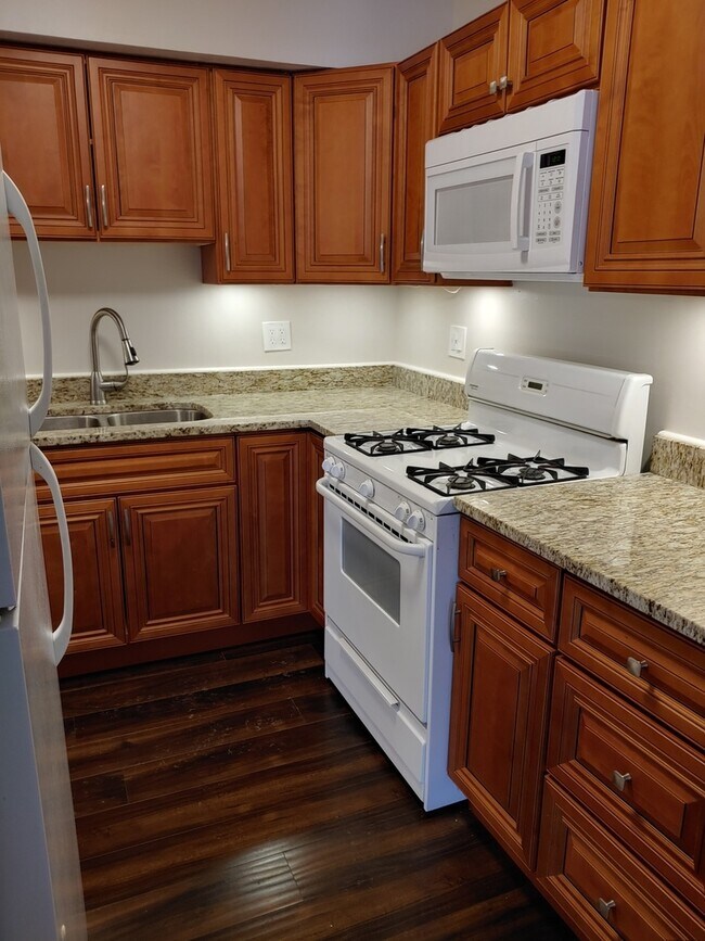 Foto del edificio - 9S412 S Frontage Rd