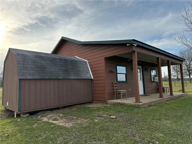 Building Photo - 937 Private Rd 4033