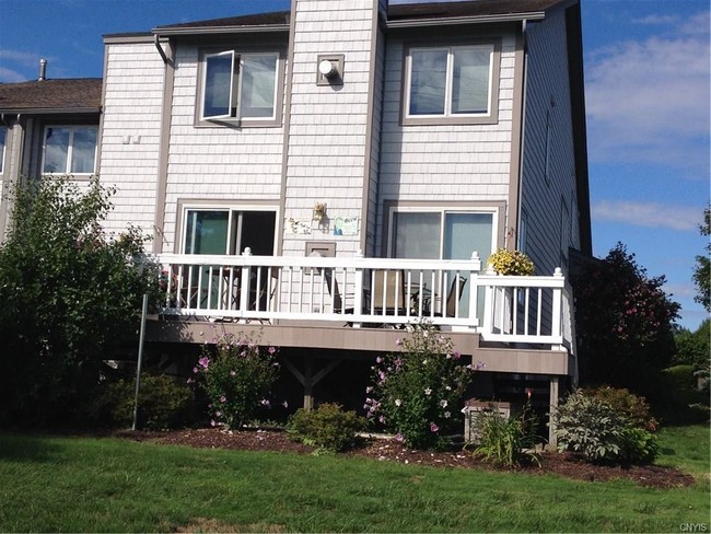 Building Photo - 317 Summerhaven Dr N
