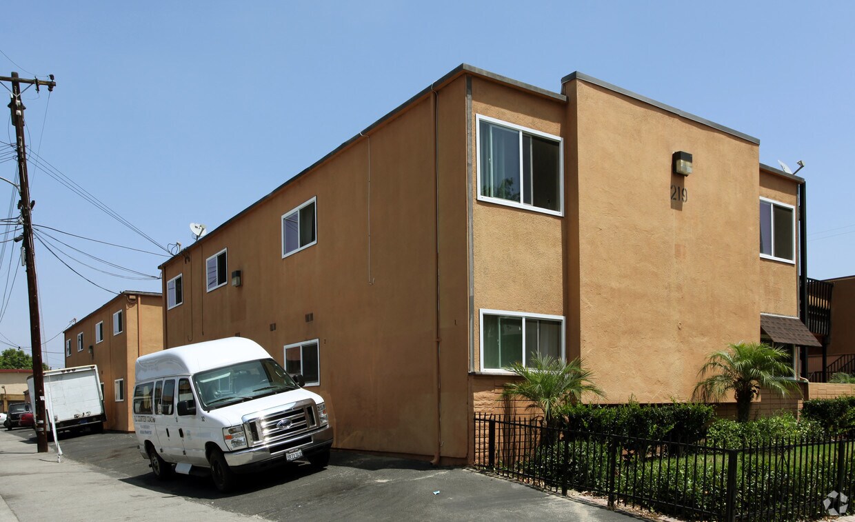 Building Photo - 219 E Pearson Ave
