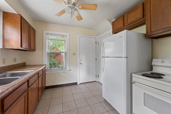 Foto del edificio - 35 Meadowbrook Ave