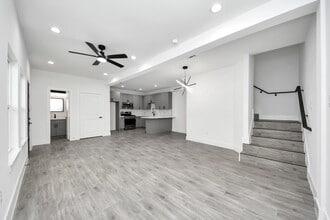 Building Photo - 7413 N Star St