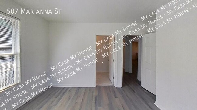Photo - 507 Marianna St House