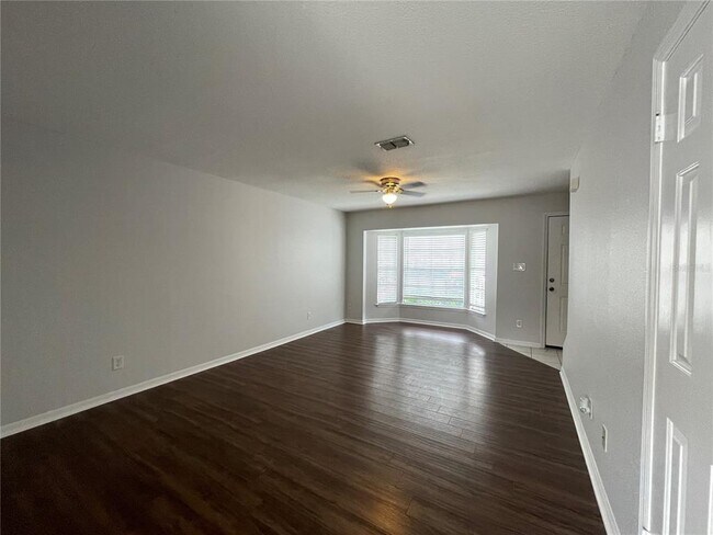 Foto del edificio - 13543 Embassy Park Ct