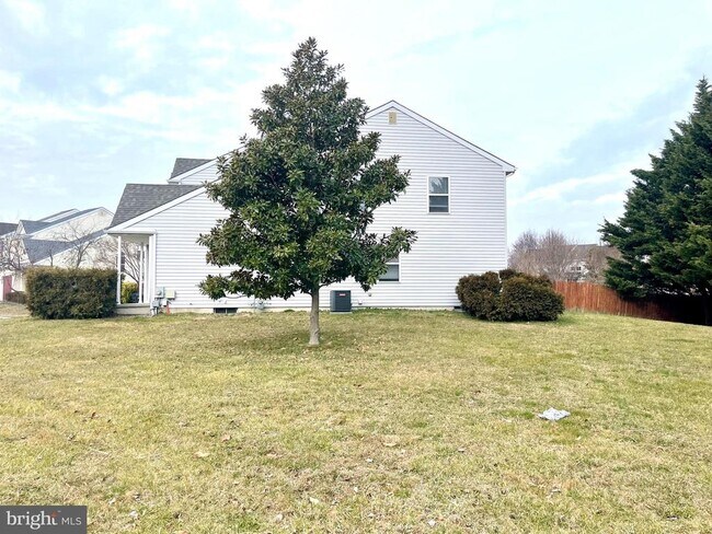 Building Photo - 673 Warren Dr