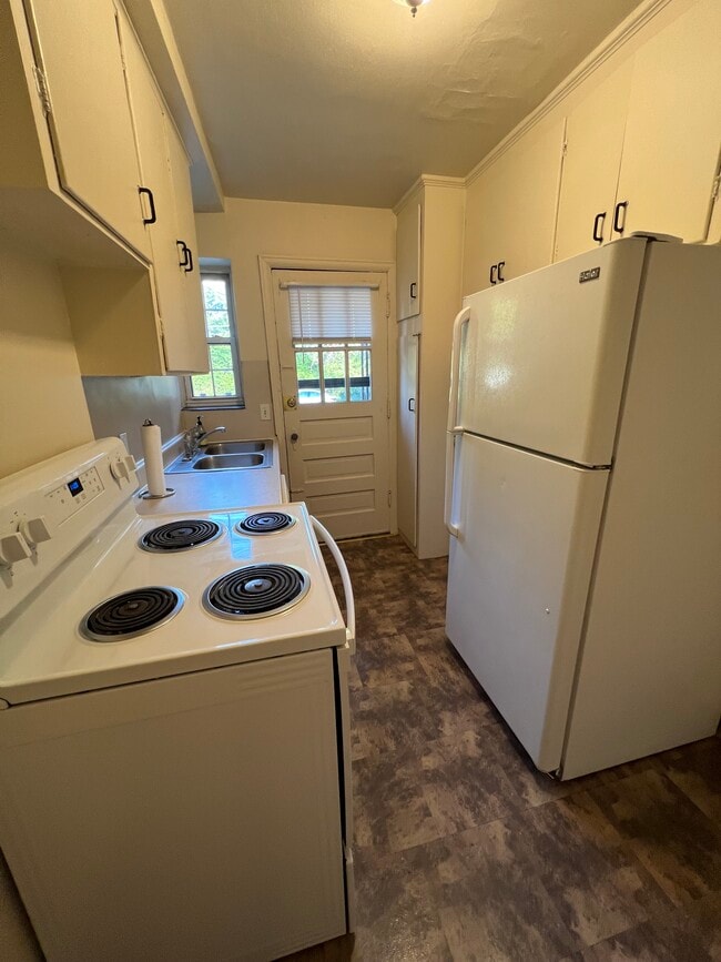 Building Photo - 5784 N High St