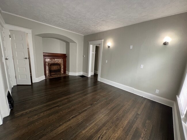 Building Photo - 607 Fulton St E