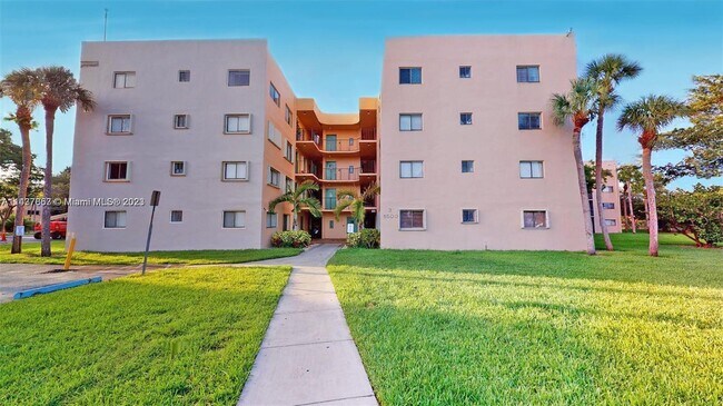 Building Photo - 8500 SW 133rd Avenue Rd