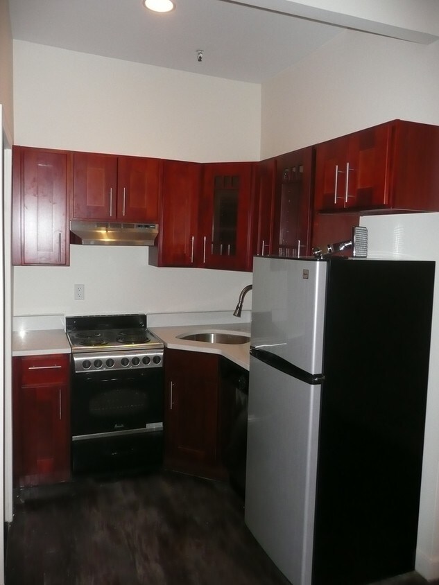 Primary Photo - 487 Clinton Ave