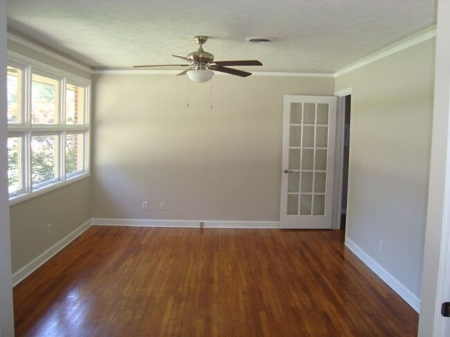 Building Photo - Rent Ready!