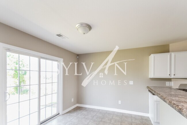 Building Photo - Spacious 5BR 3BA Home