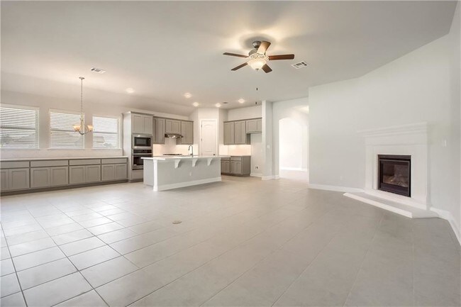 Building Photo - 208 Clement Dr