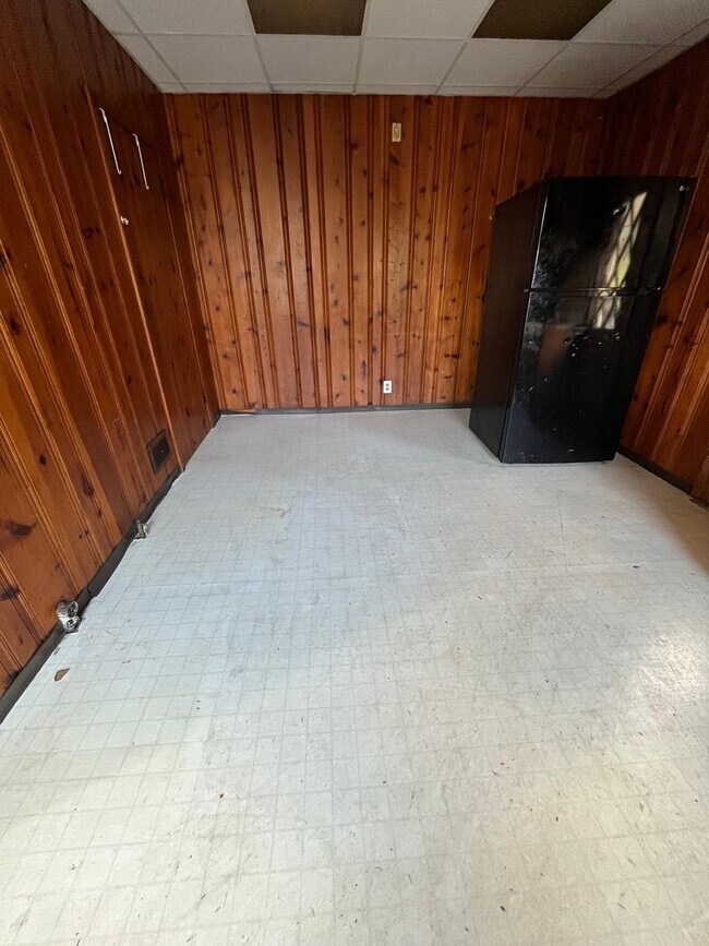 Foto del edificio - 2029 Commercial Ave