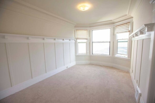 Building Photo - 422