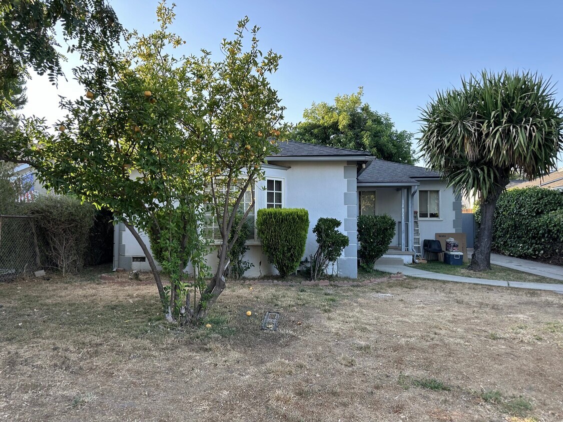 Foto principal - 14823 Addison St