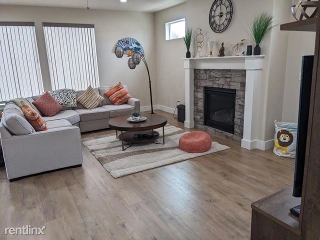Building Photo - 3 br, 2.5 bath House - 9604 West DeWitt St...