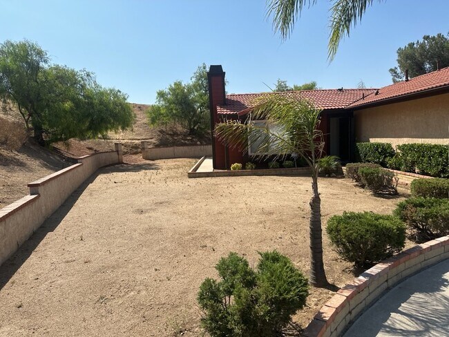 Building Photo - 2 Bedroom 1 Bath Home at the End of a Culd...