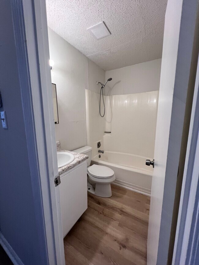 Foto del edificio - 6 Oak Forest Ln