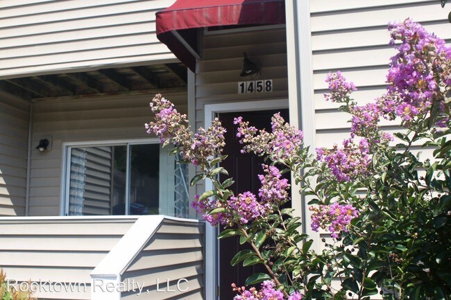Building Photo - 1458 Bradley Dr