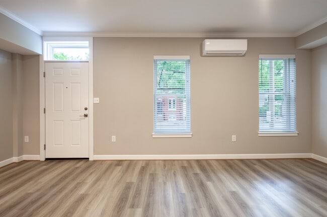 Photo - 1010 Duke St Townhome