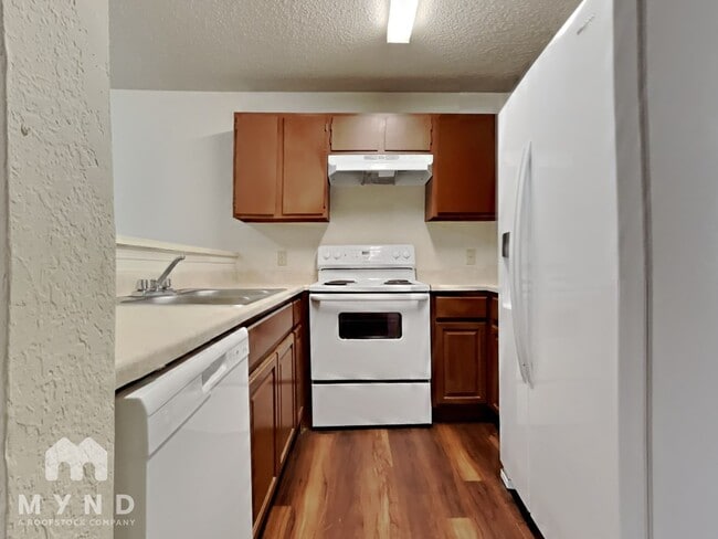 Foto del edificio - 2214 Creekside Ln