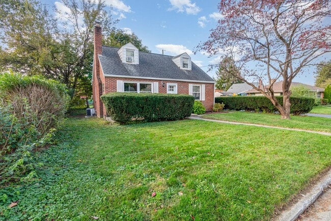 Building Photo - Charming 2BR Cape Cod