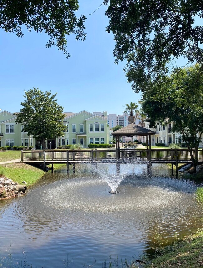 Building Photo - 2252 Beach Dr