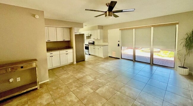 Foto del edificio - 2434 N Shade Tree Cir