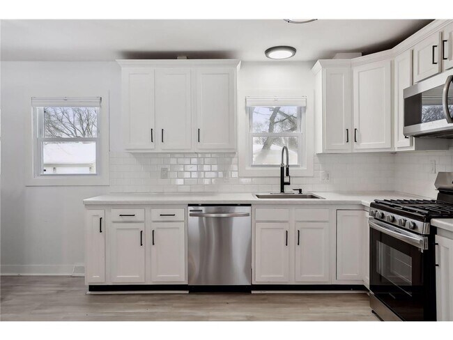 Building Photo - 2243 Apache St