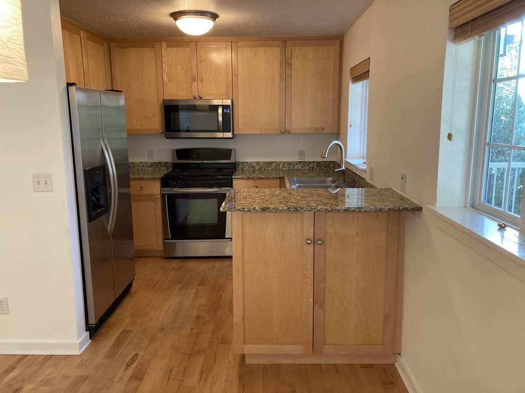 Foto principal - 226 W Village Ln