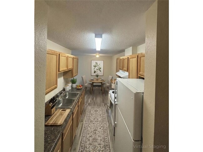 Foto del edificio - 720 Melody Ln