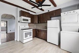 Building Photo - 28 E 49th St