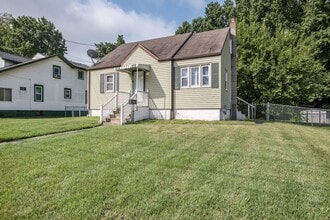 Building Photo - 1009 Orchard Ave